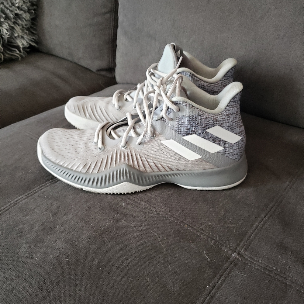 Athletic shoes